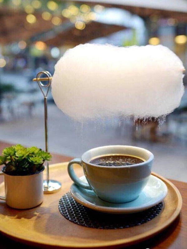 咖啡上有朵会下雨的云--读《我不过无比正确的生活》1